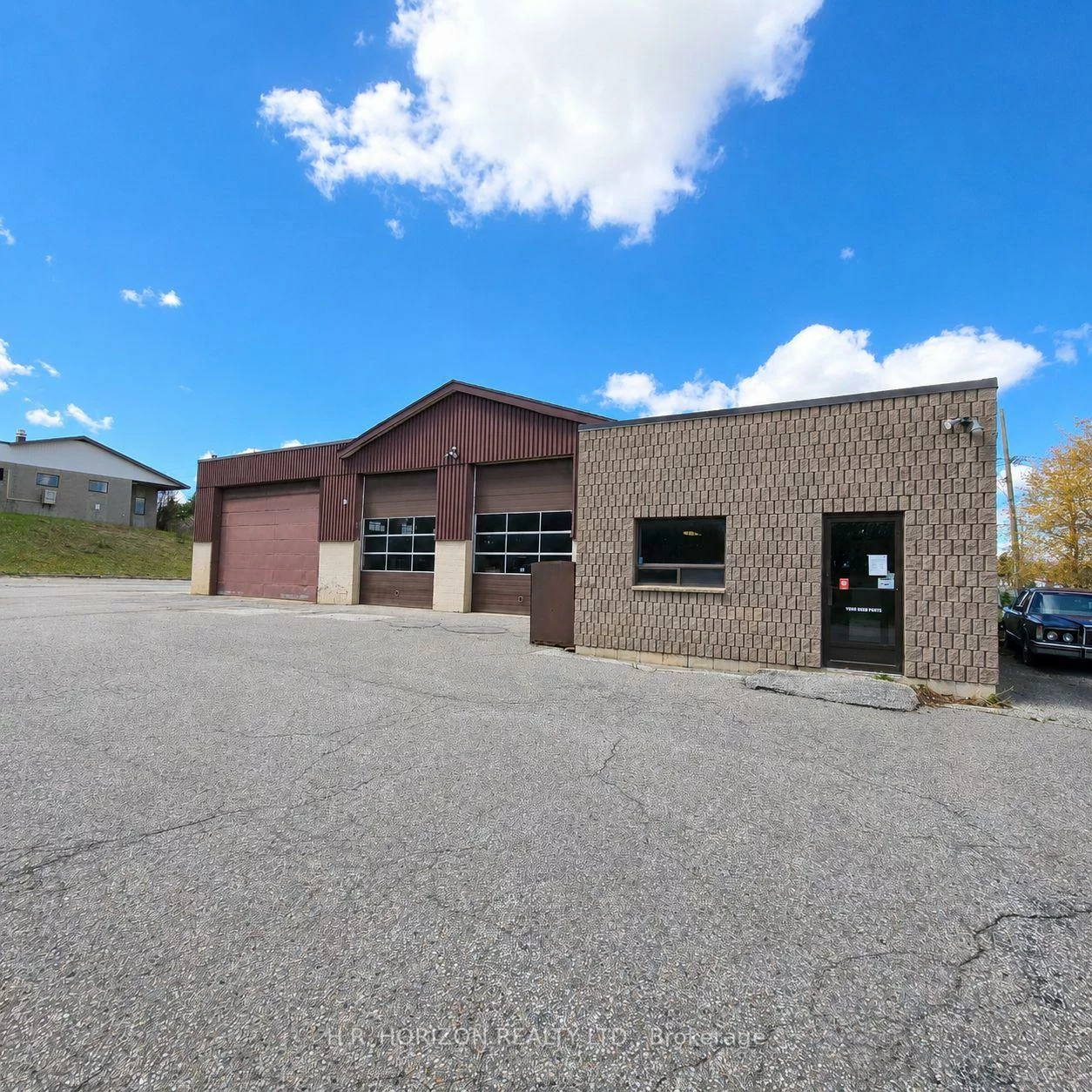 60, Industrial, Aurora Village, Aurora