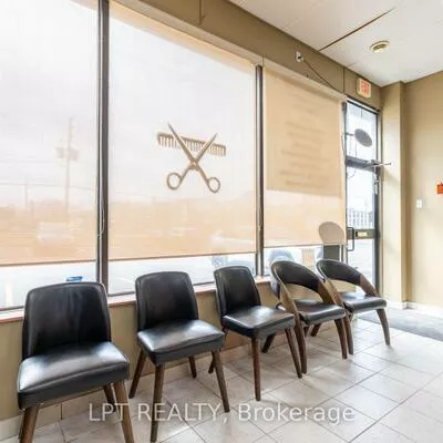 15461, Yonge, Aurora Village, Aurora