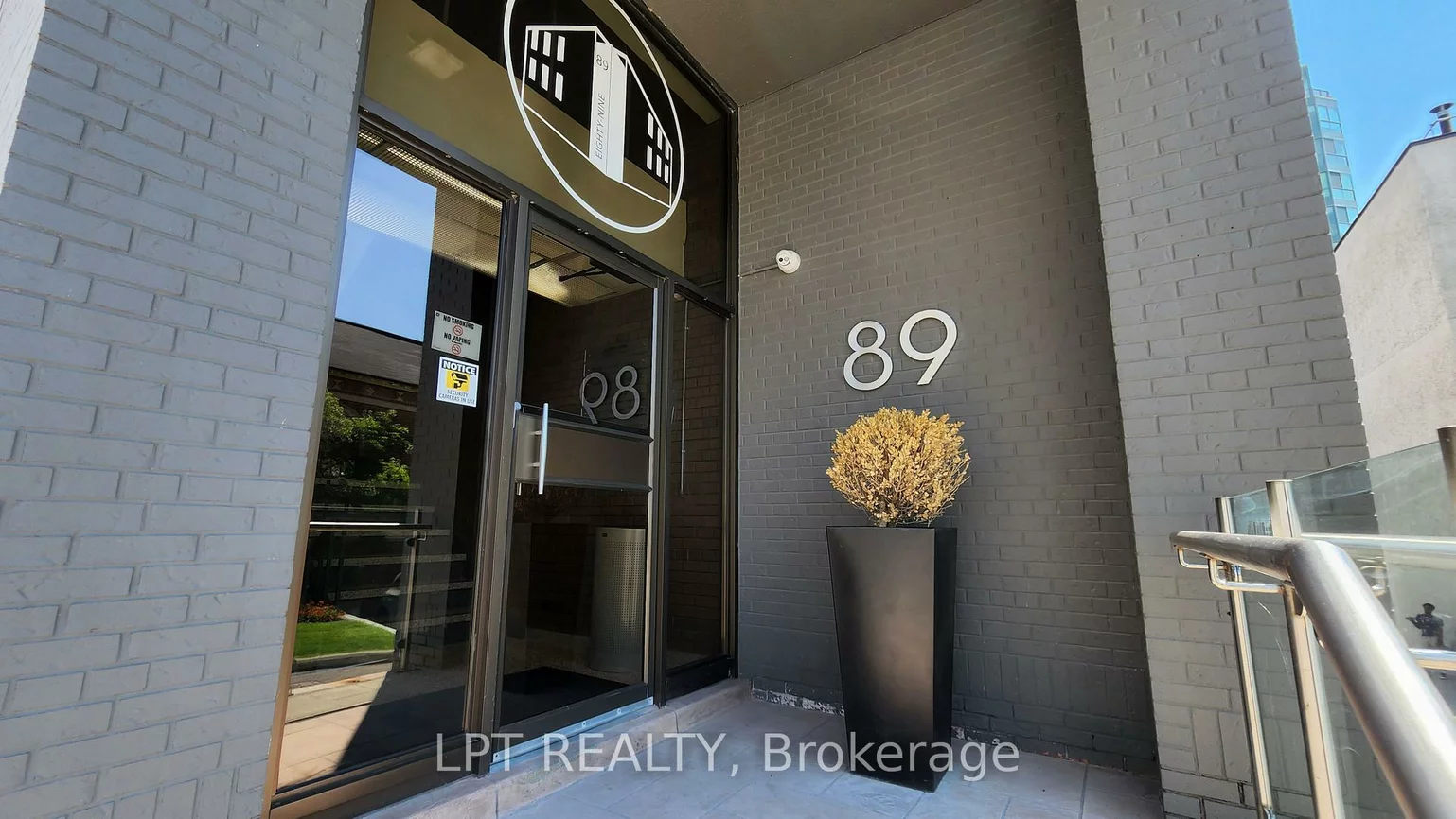 89, Collier, City Centre, Barrie