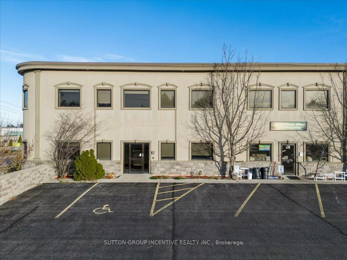 27, Hooper, 400 East, Barrie