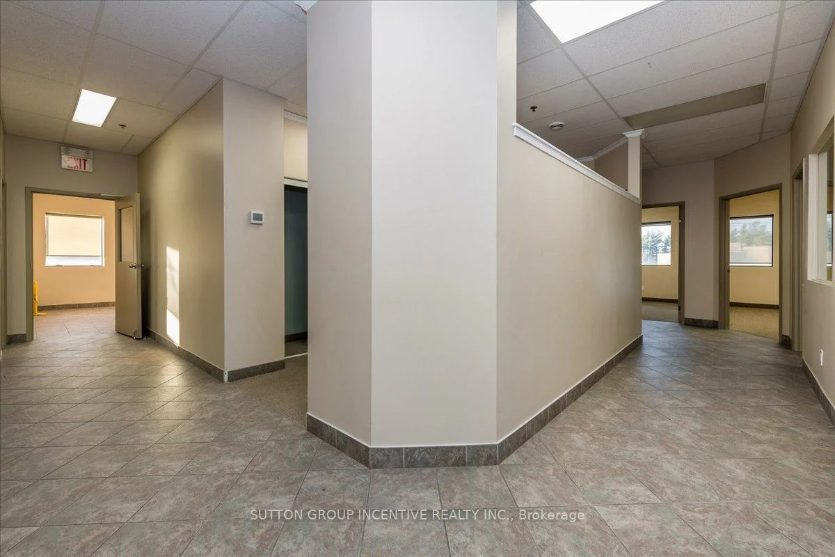 27, Hooper, 400 East, Barrie