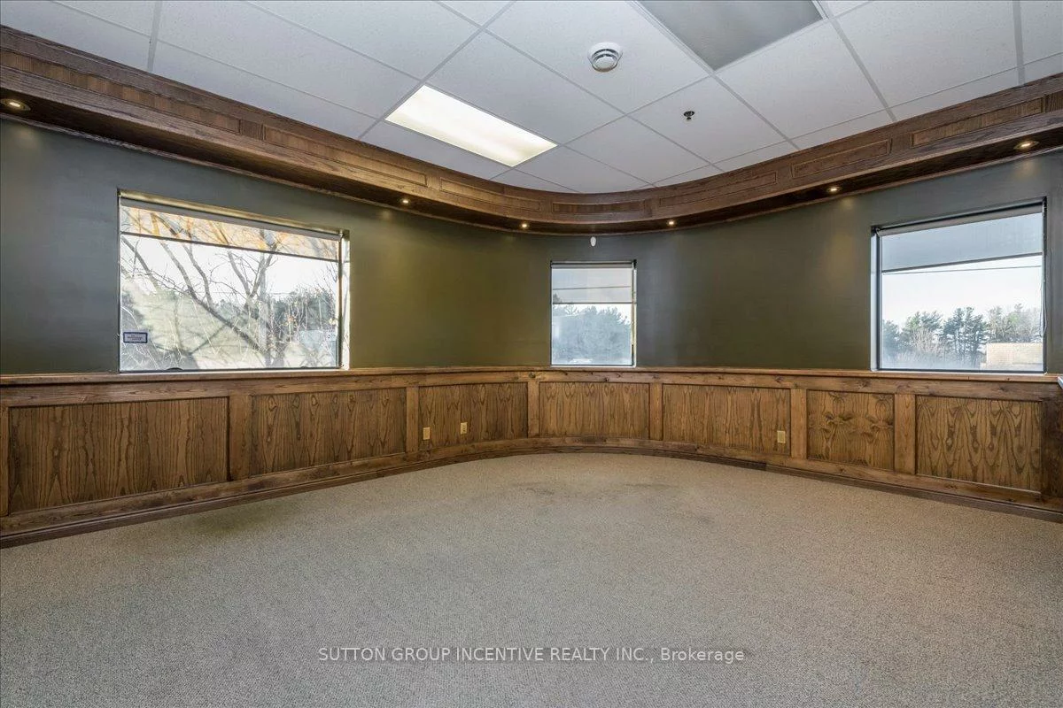 27, Hooper, 400 East, Barrie