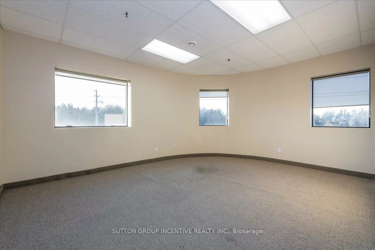 27, Hooper, 400 East, Barrie