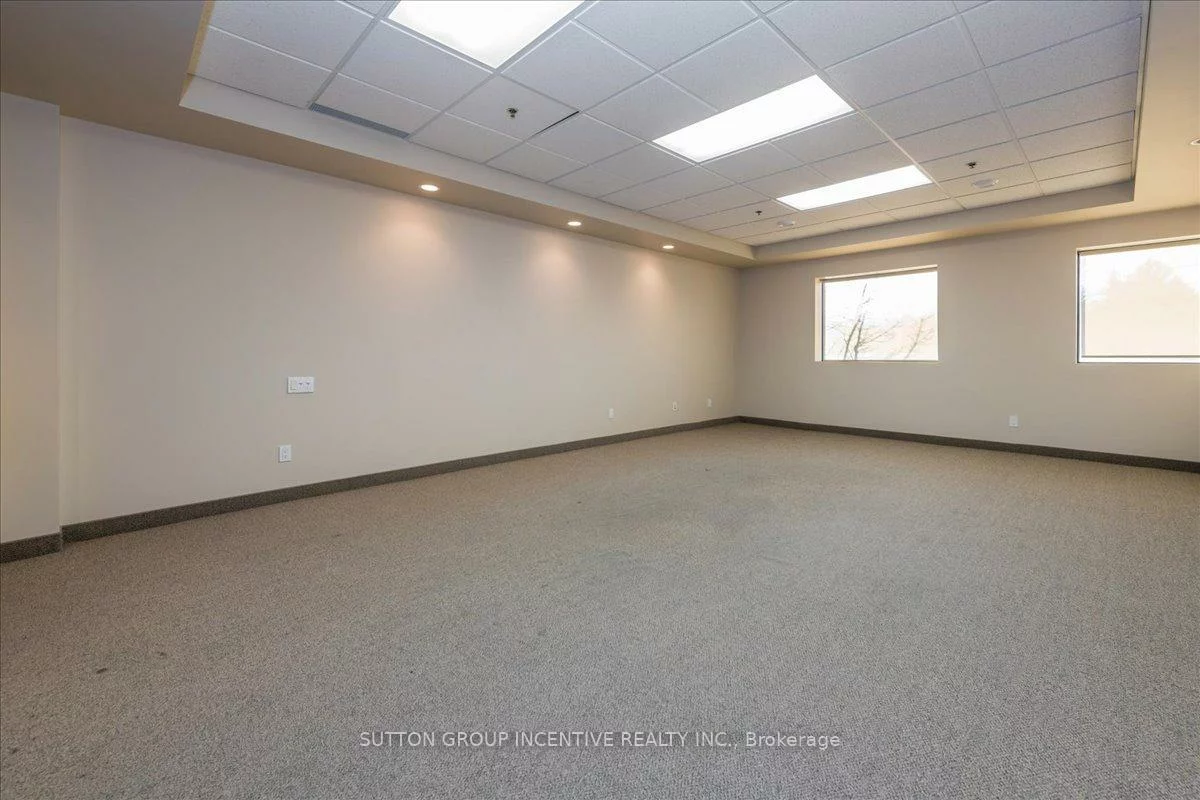 27, Hooper, 400 East, Barrie