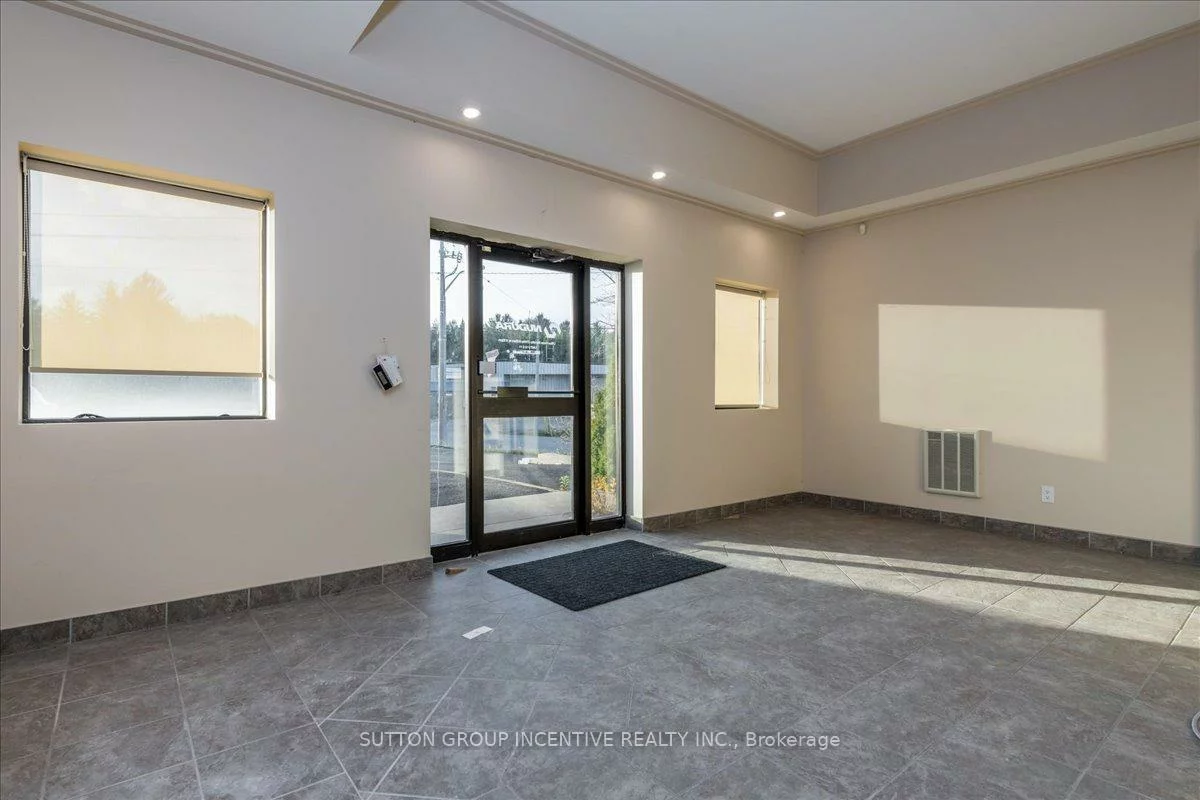 27, Hooper, 400 East, Barrie