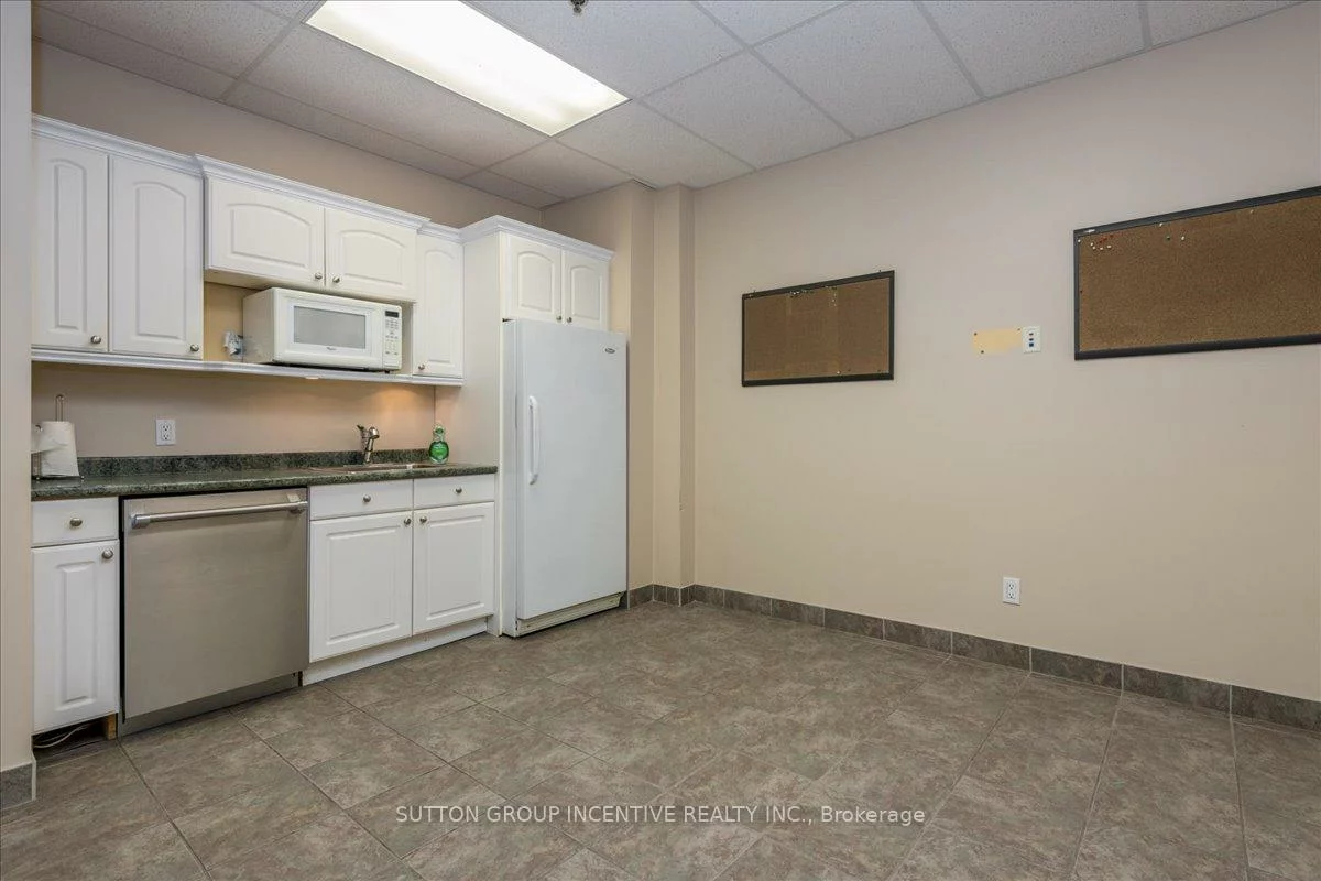 27, Hooper, 400 East, Barrie