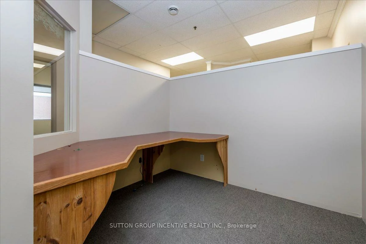 27, Hooper, 400 East, Barrie
