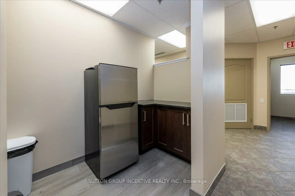 27, Hooper, 400 East, Barrie