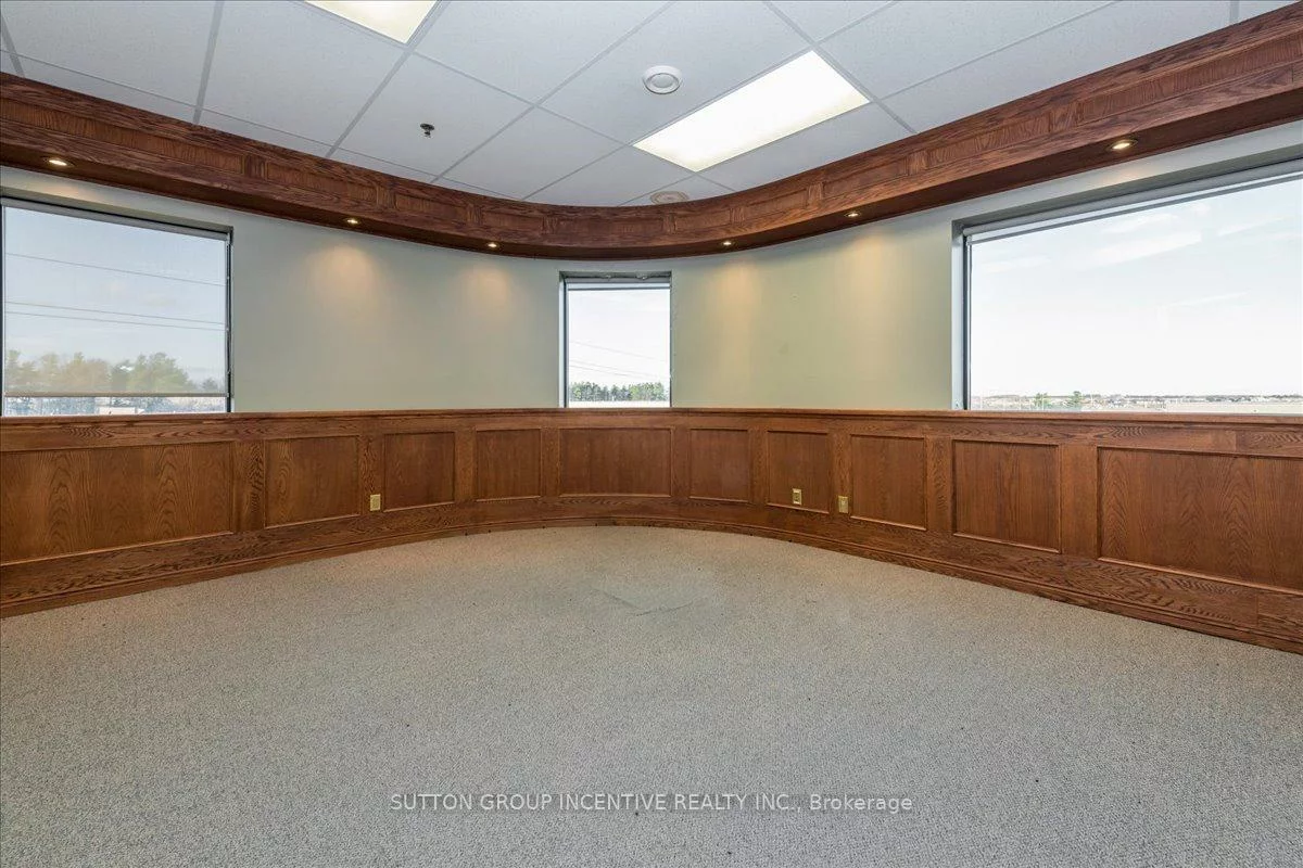 27, Hooper, 400 East, Barrie