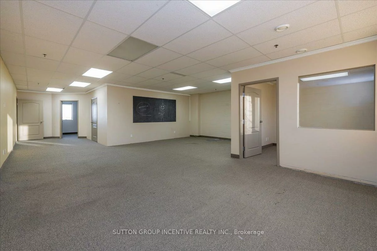 27, Hooper, 400 East, Barrie