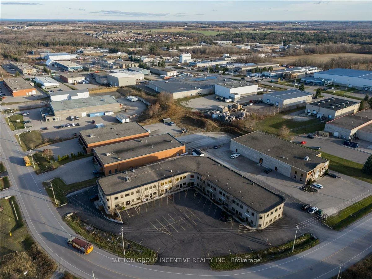 27, Hooper, 400 East, Barrie