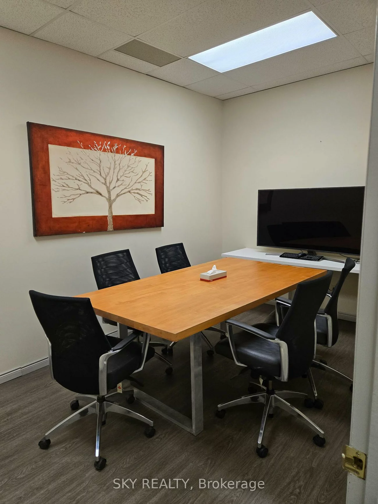 411, Huronia, 400 East, Barrie