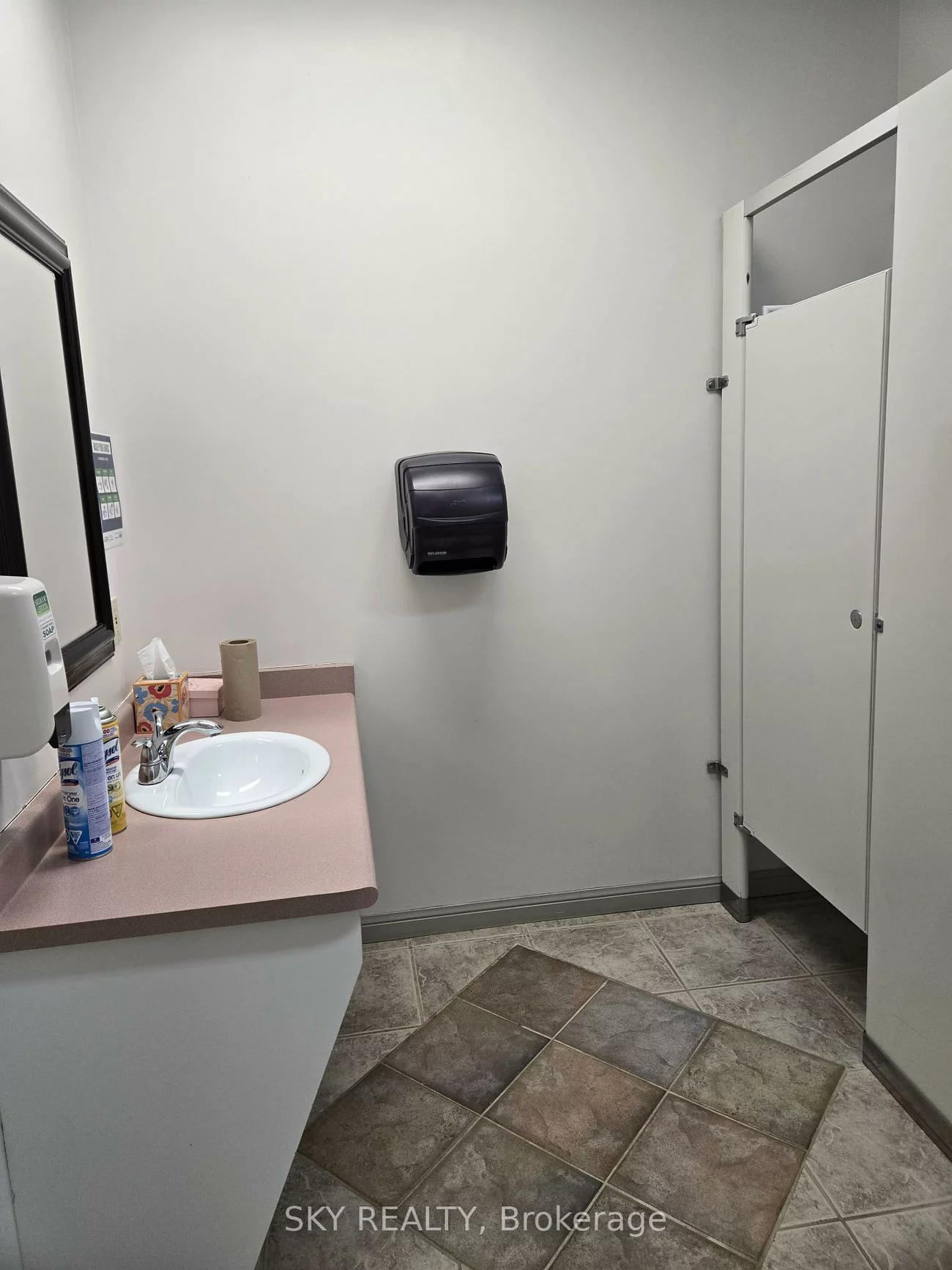 411, Huronia, 400 East, Barrie