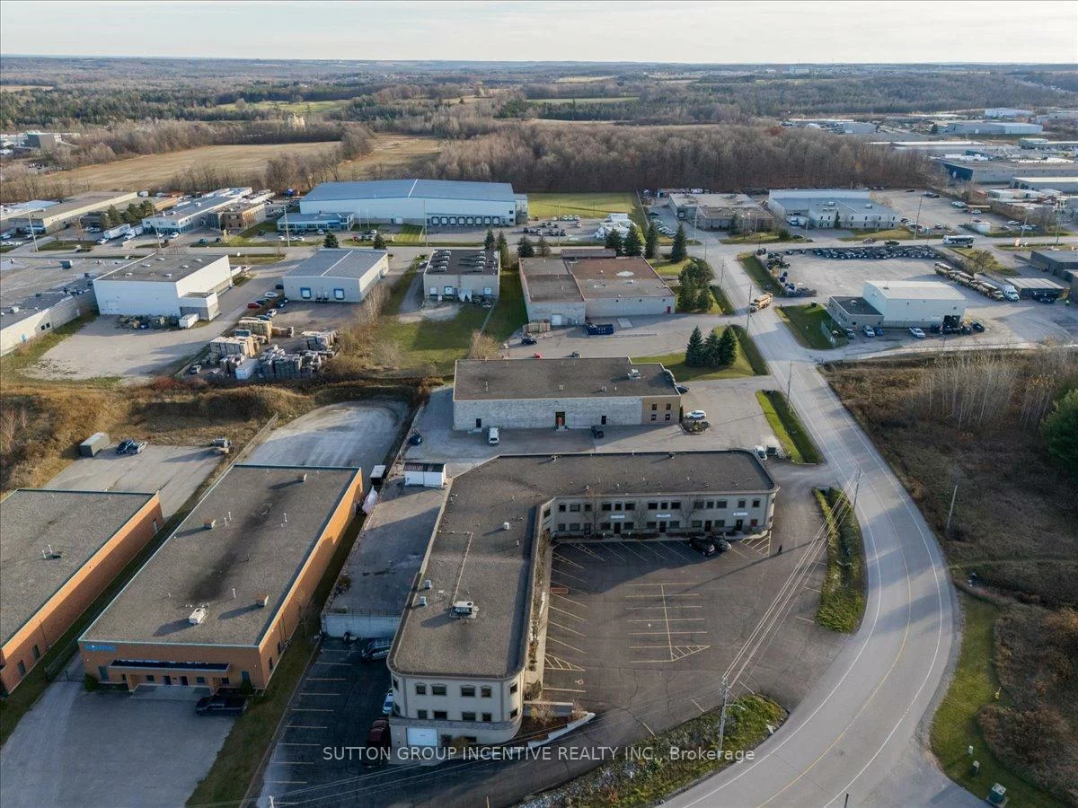 27, Hooper, 400 East, Barrie