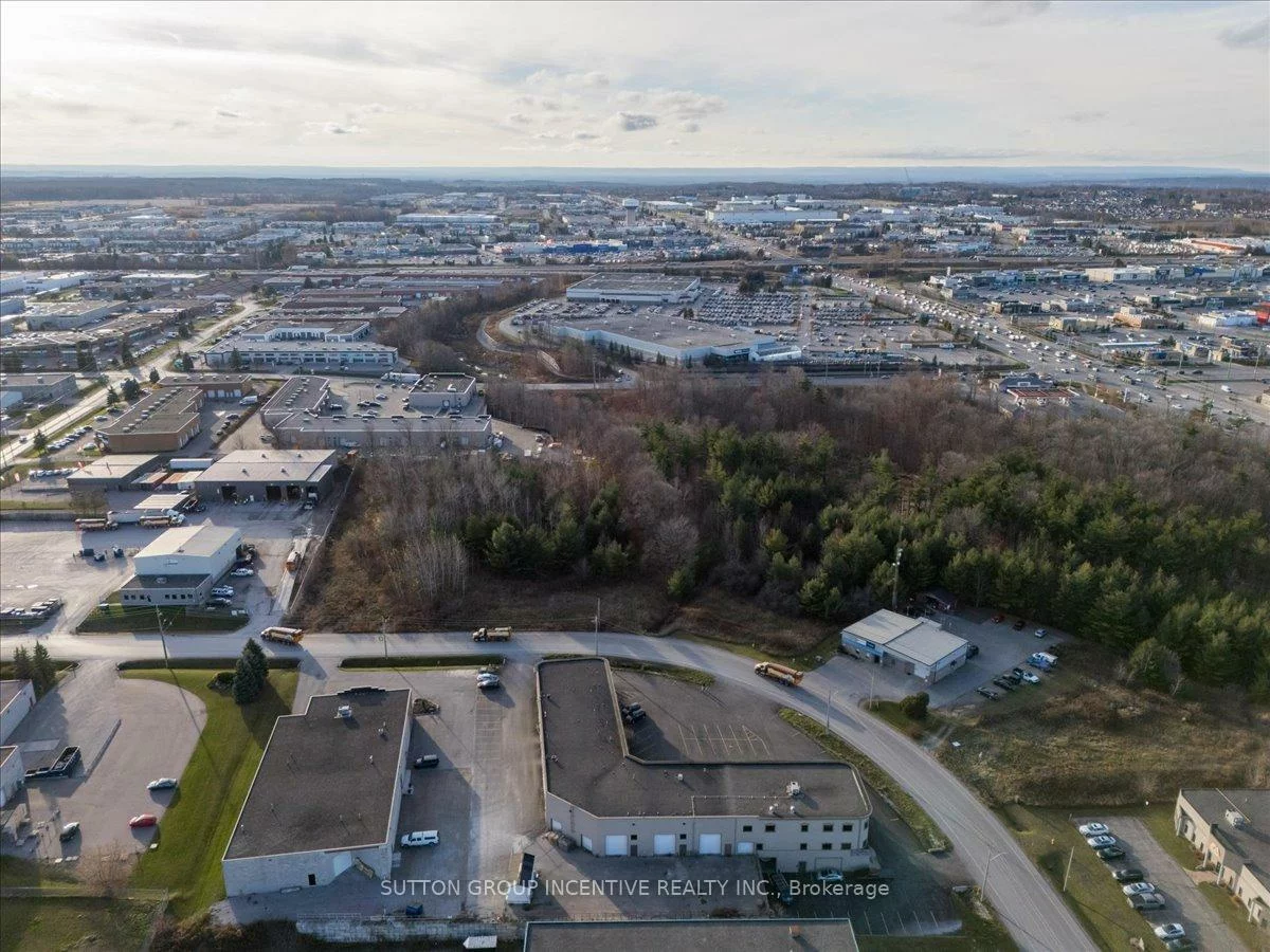 27, Hooper, 400 East, Barrie
