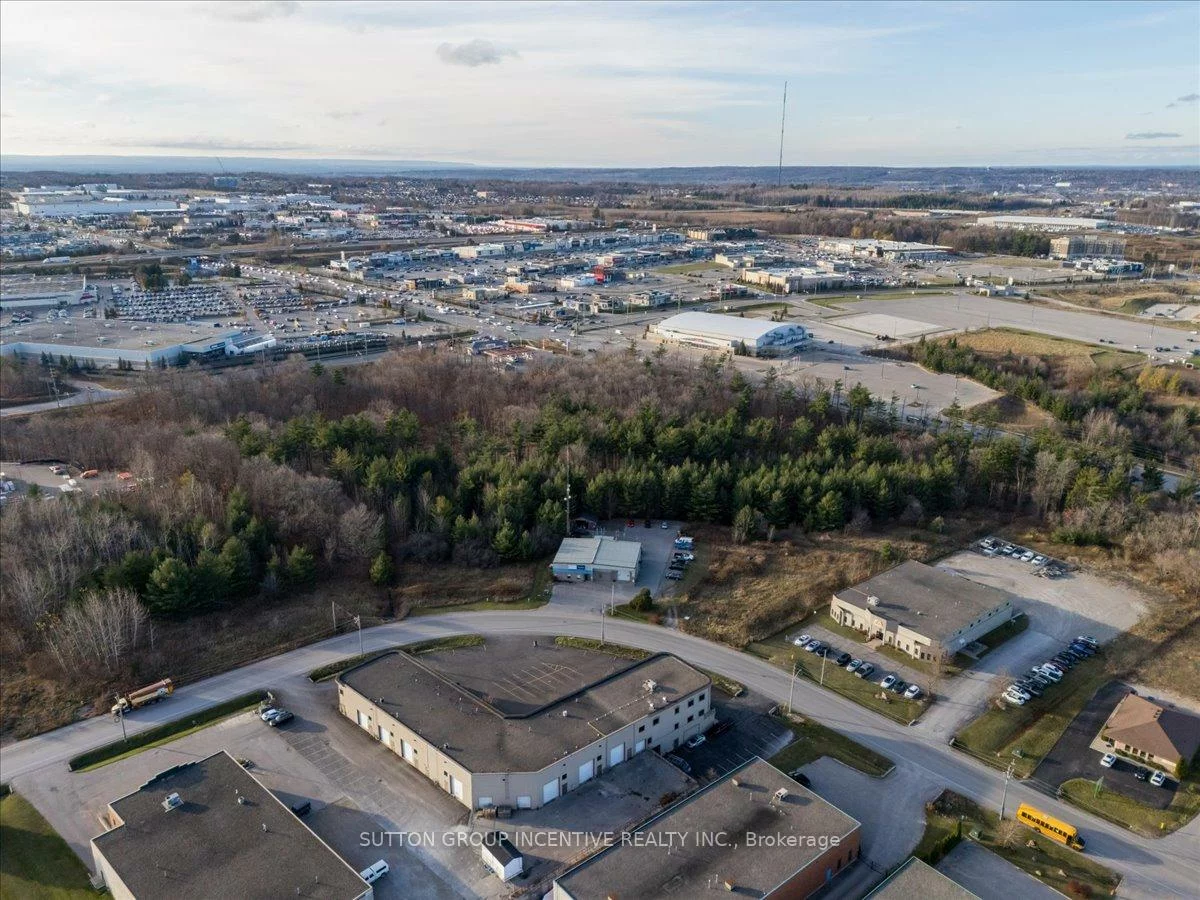 27, Hooper, 400 East, Barrie