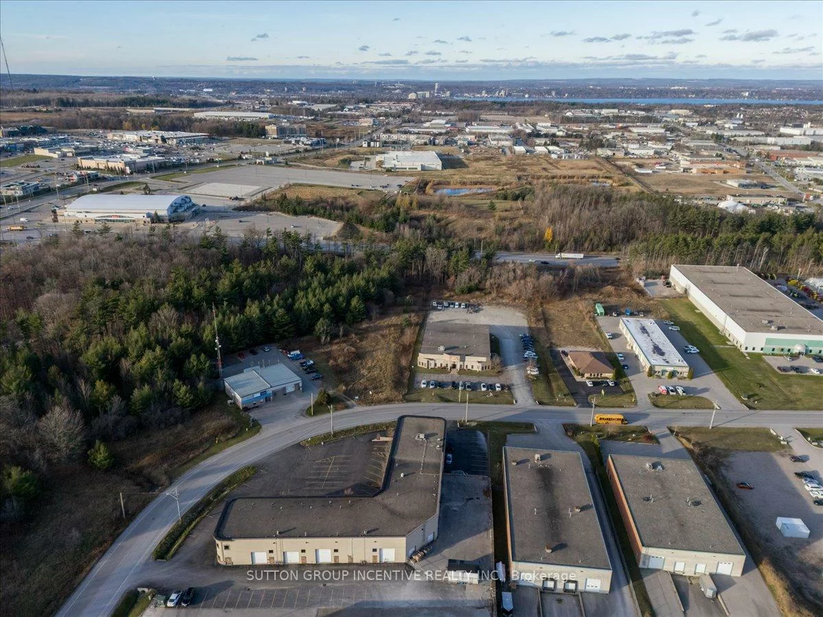 27, Hooper, 400 East, Barrie