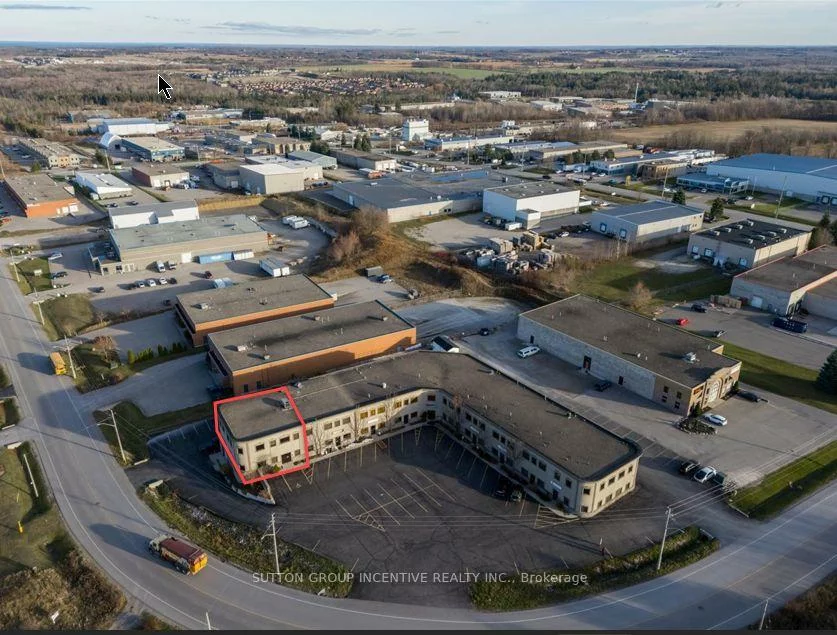27, Hooper, 400 East, Barrie