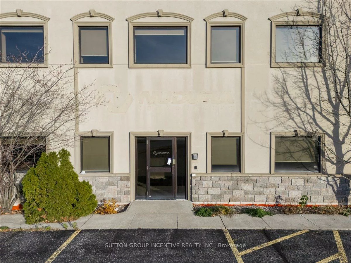 27, Hooper, 400 East, Barrie