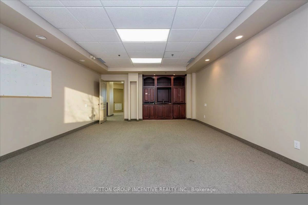 27, Hooper, 400 East, Barrie