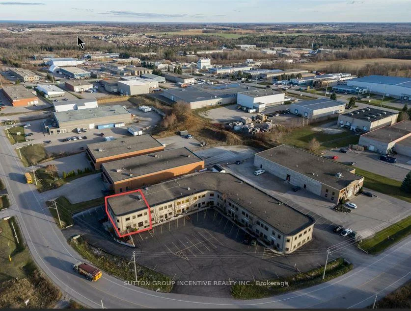 27, Hooper, 400 East, Barrie
