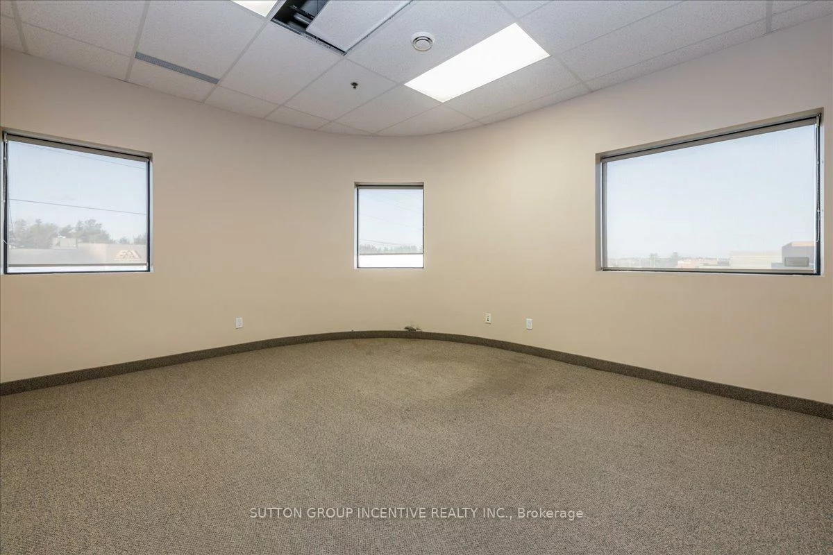 27, Hooper, 400 East, Barrie