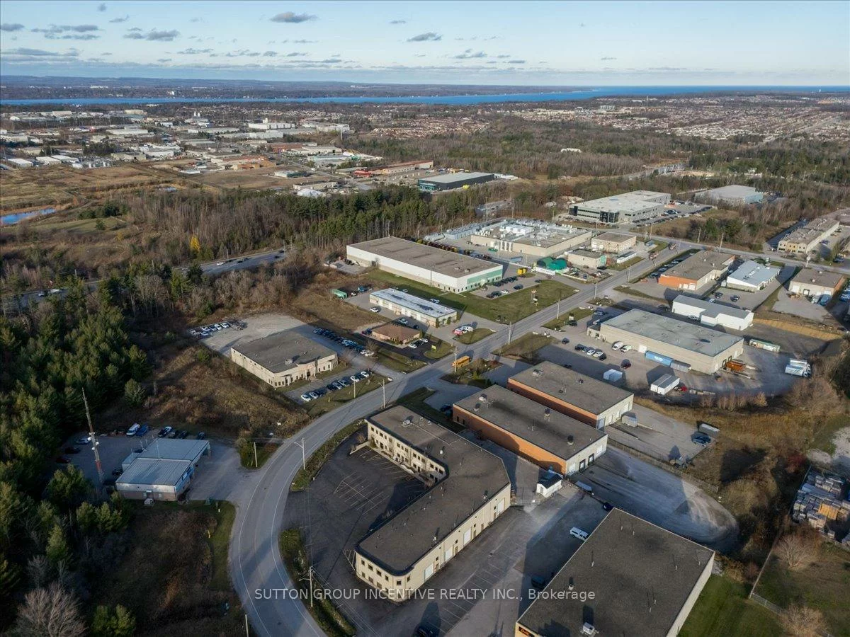 27, Hooper, 400 East, Barrie