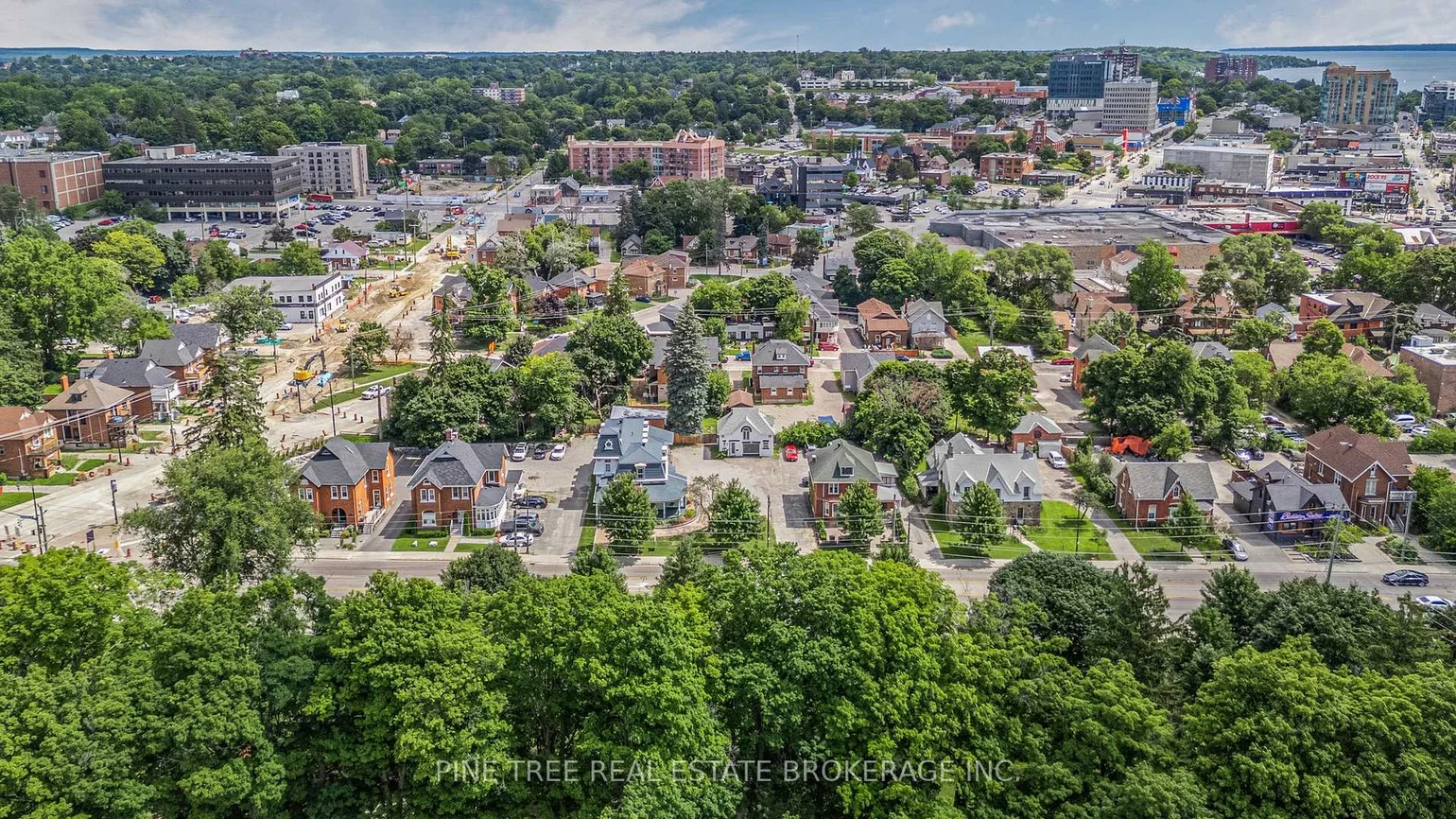 105, Toronto, City Centre, Barrie