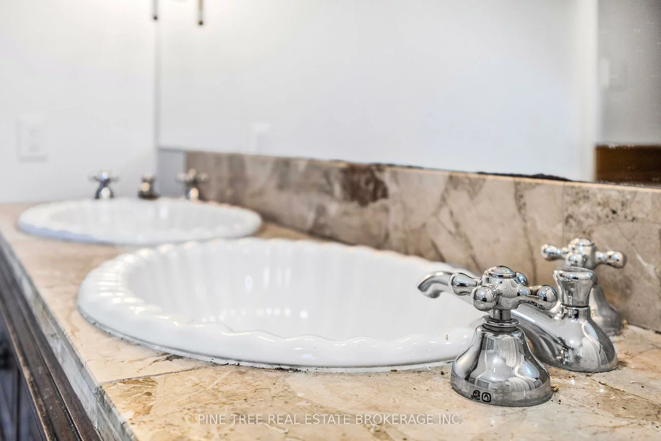 105, Toronto, City Centre, Barrie