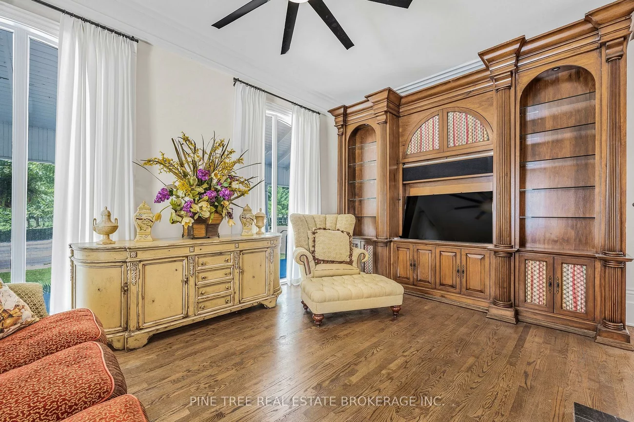 105, Toronto, City Centre, Barrie