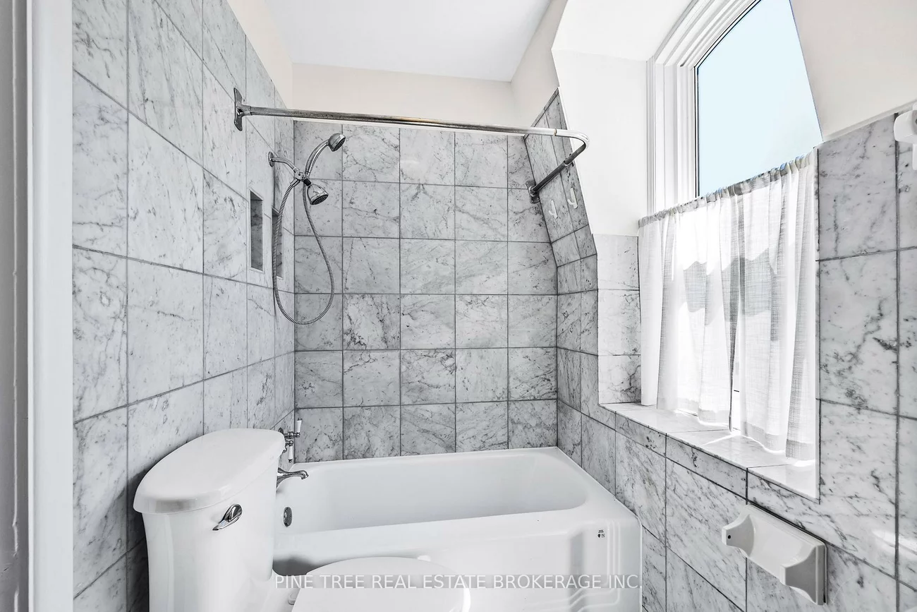 105, Toronto, City Centre, Barrie