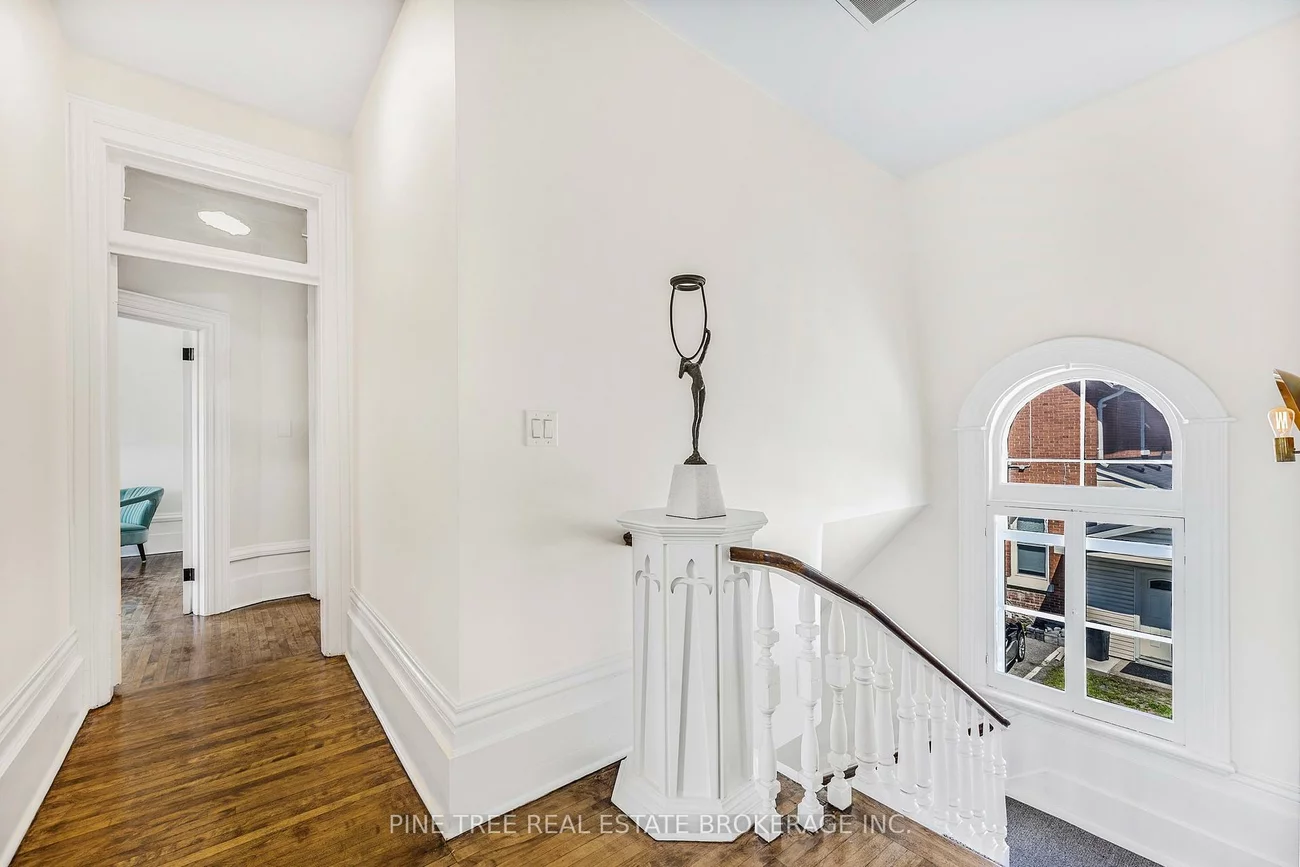 105, Toronto, City Centre, Barrie