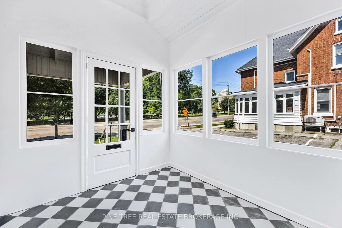 105, Toronto, City Centre, Barrie