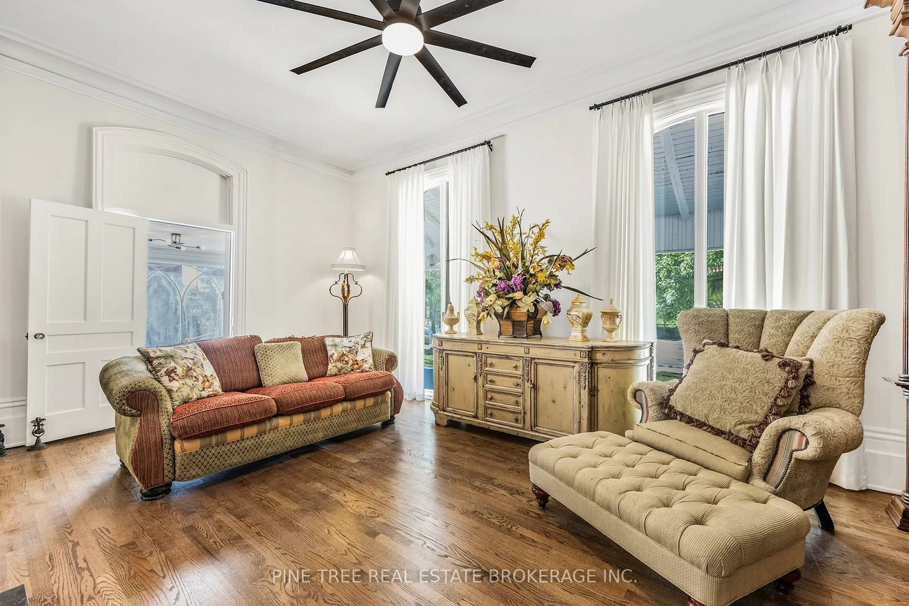 105, Toronto, City Centre, Barrie