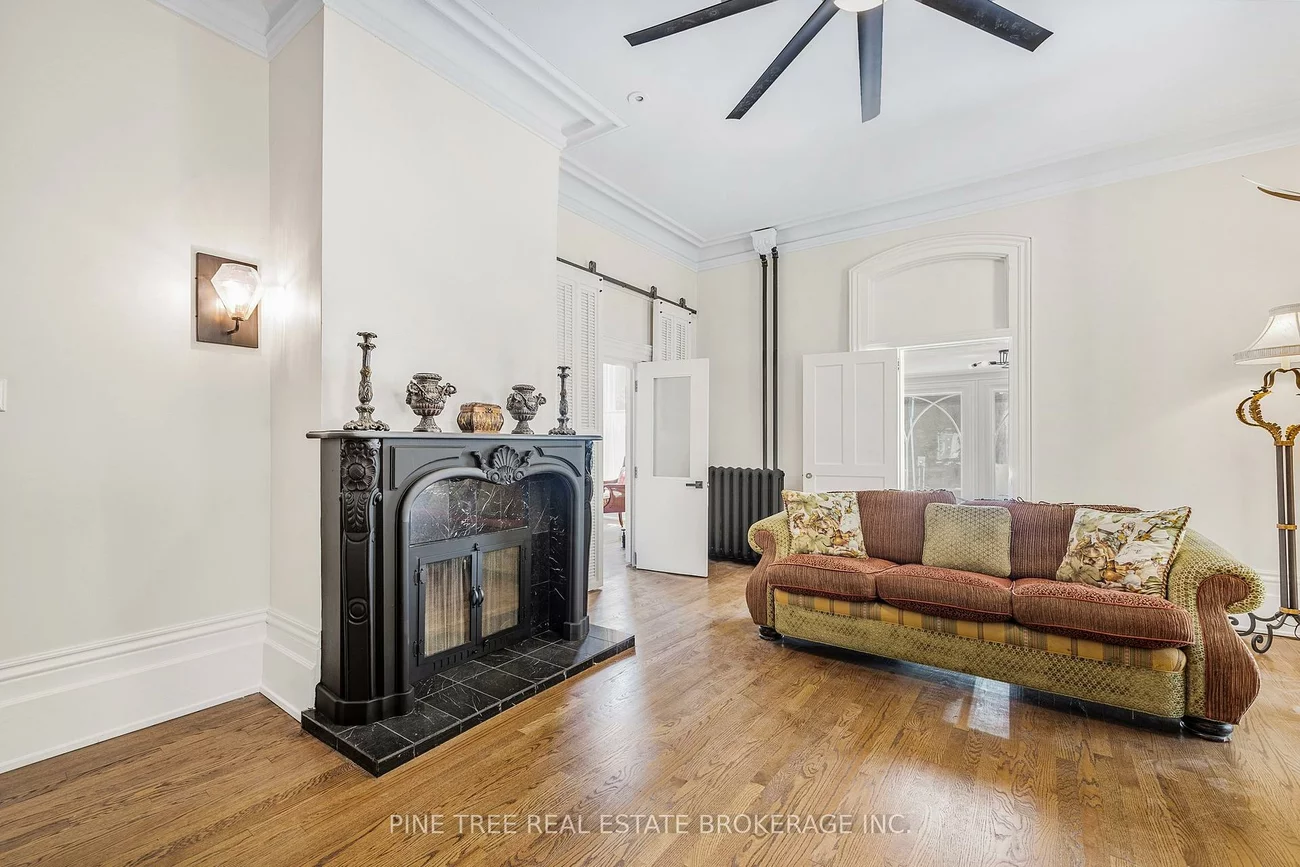 105, Toronto, City Centre, Barrie