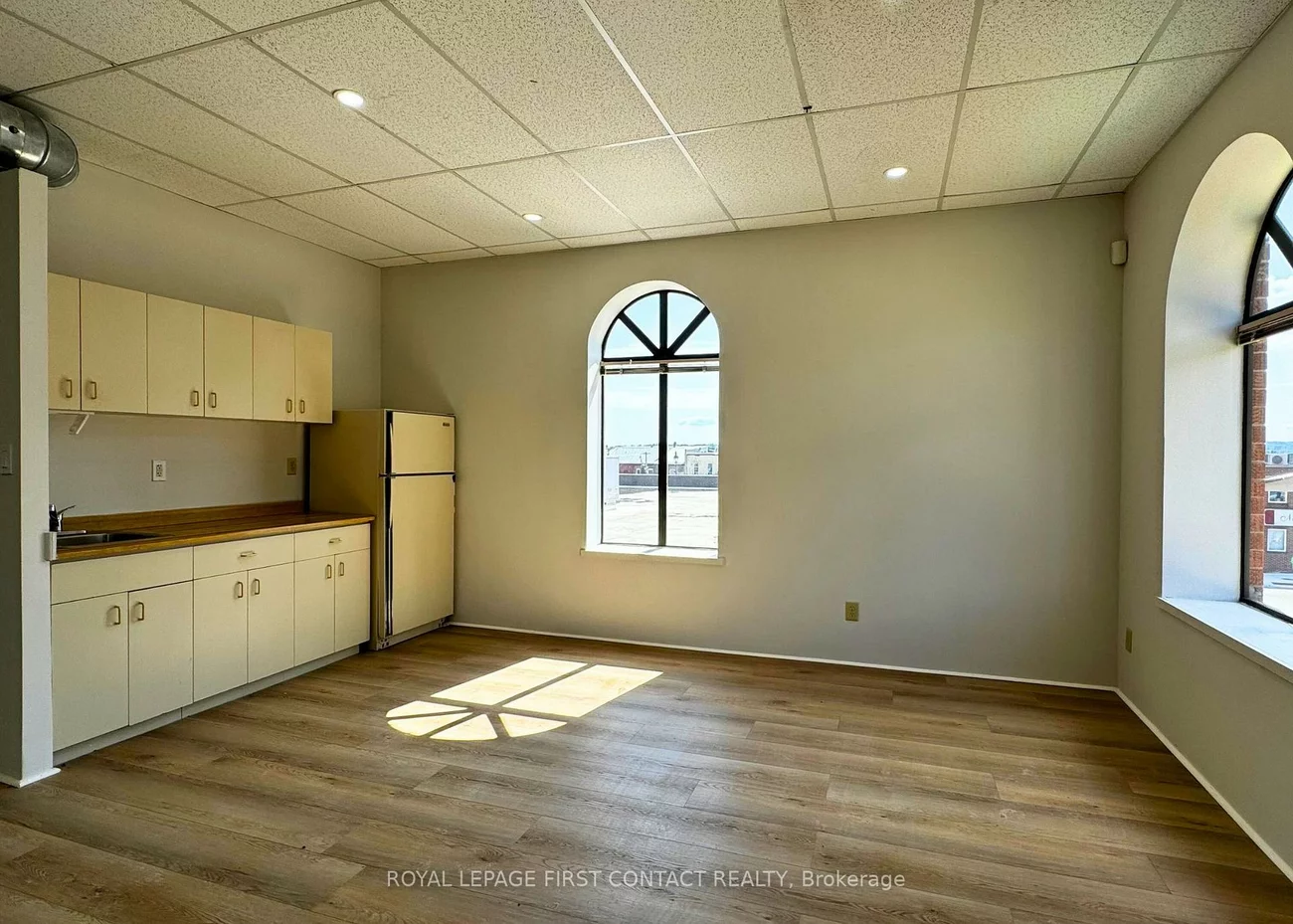 48, Collier, City Centre, Barrie