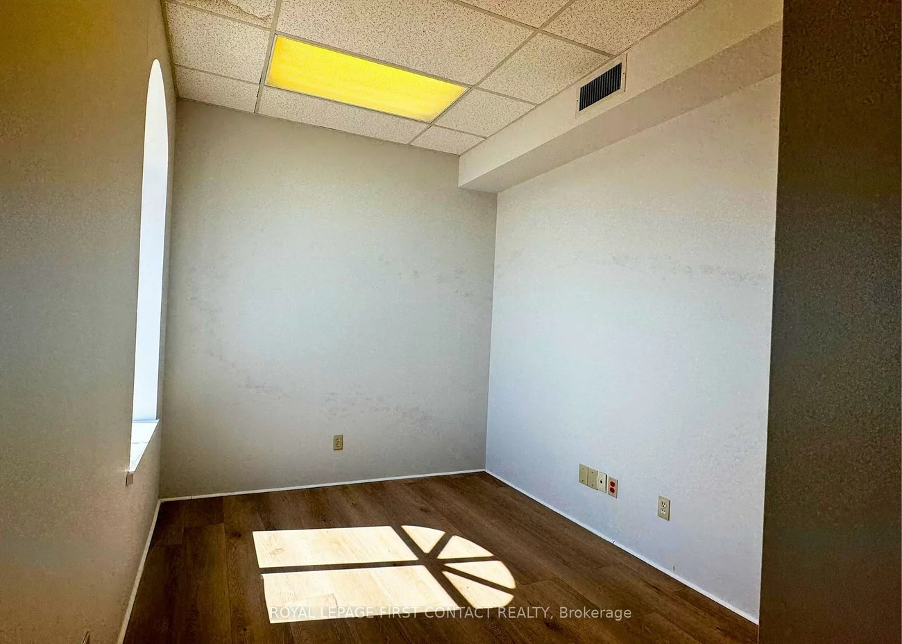 48, Collier, City Centre, Barrie