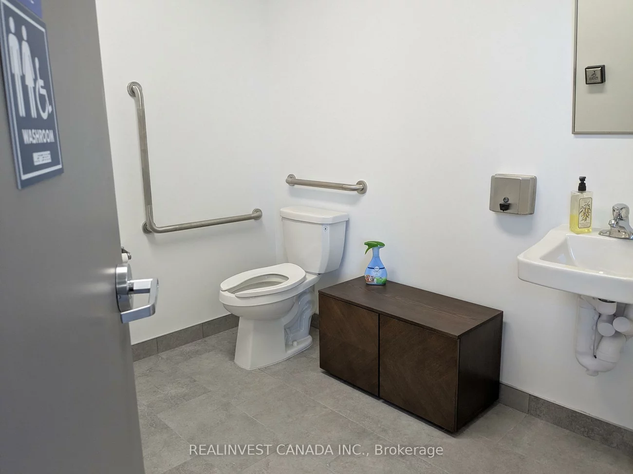 241, King, 400 West, Barrie