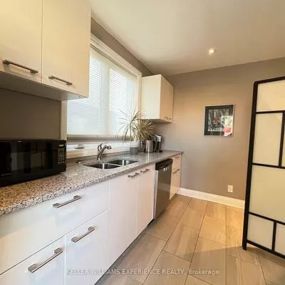 63, Mary, City Centre, Barrie