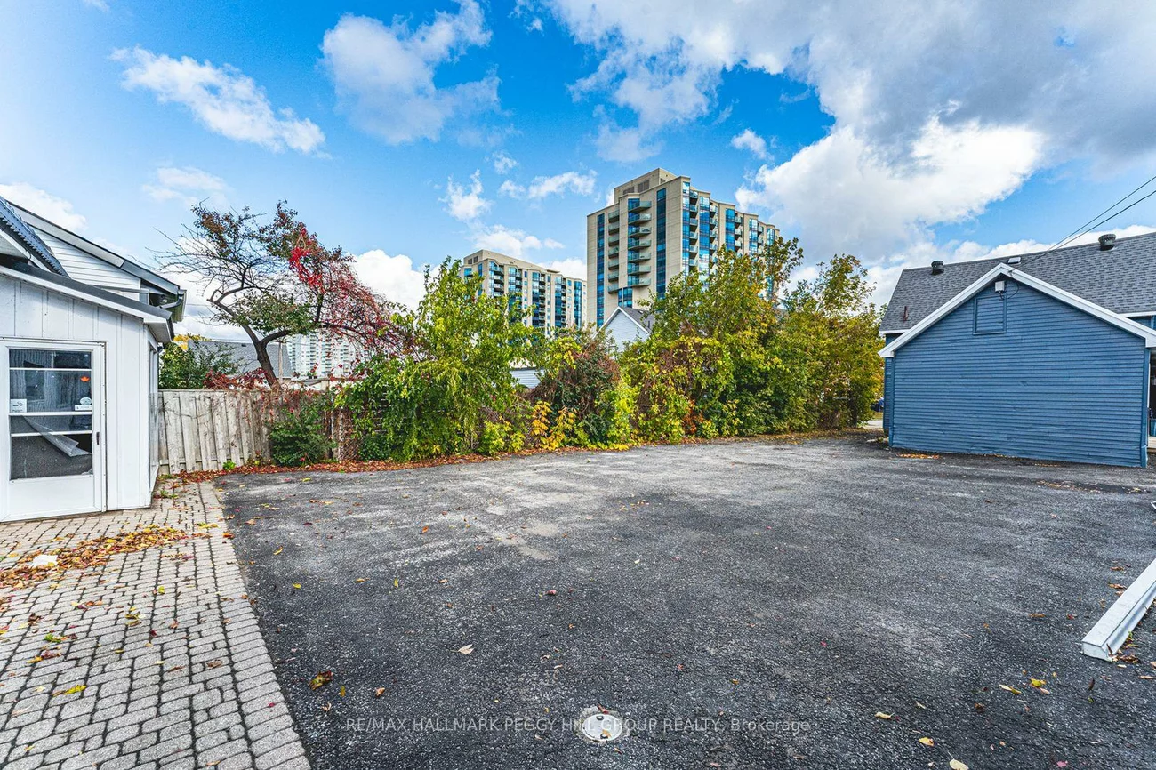 48, Ellen, City Centre, Barrie