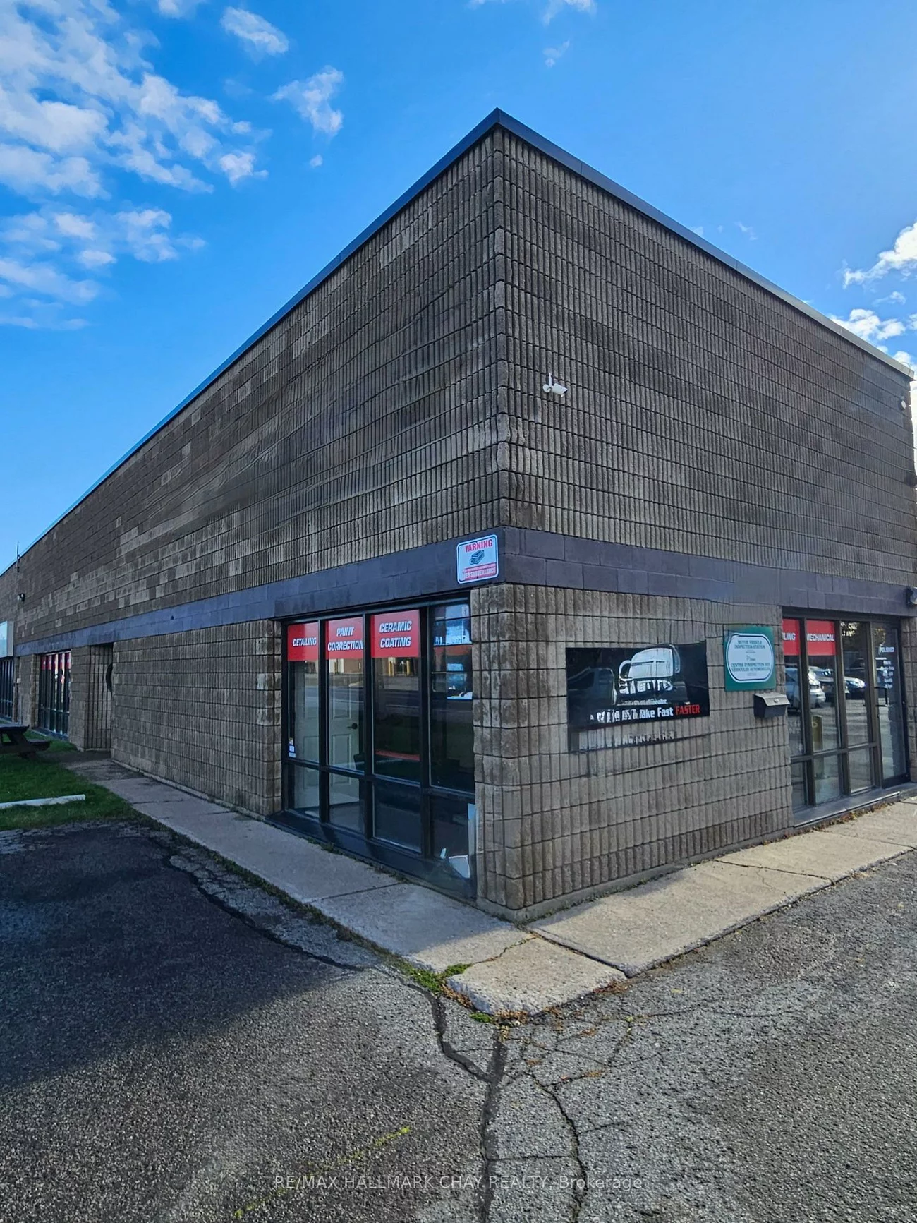 25, Hart, 400 North, Barrie