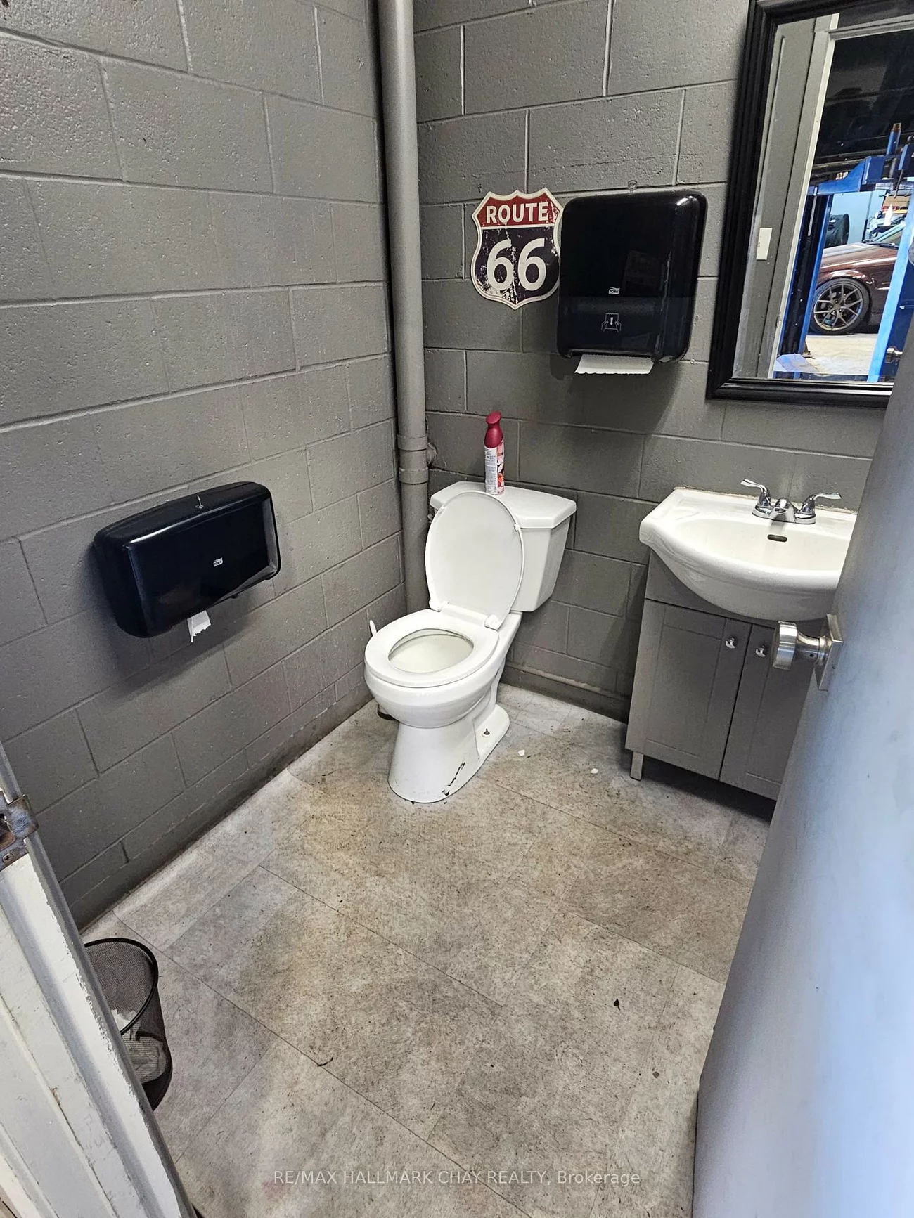 25, Hart, 400 North, Barrie