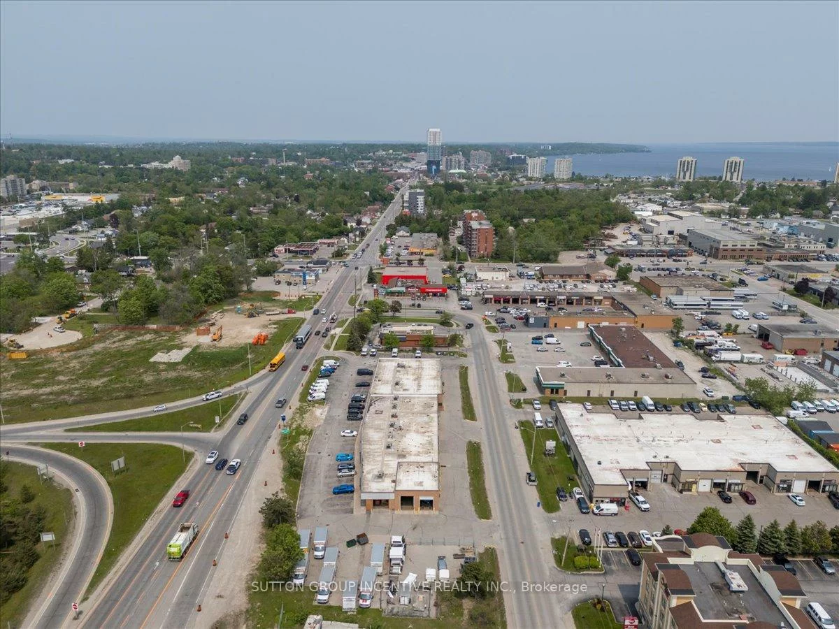 303, Dunlop, 400 North, Barrie