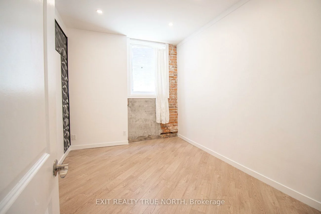 12, Dunlop, City Centre, Barrie