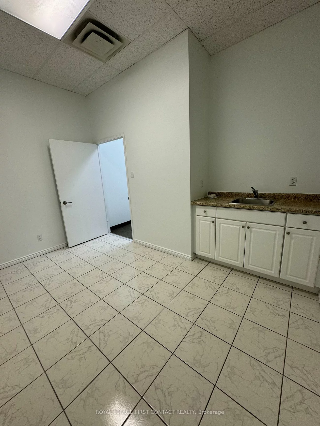 140, Dunlop, City Centre, Barrie