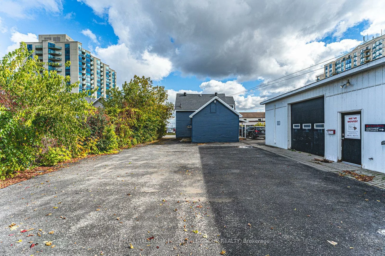 48, Ellen, City Centre, Barrie