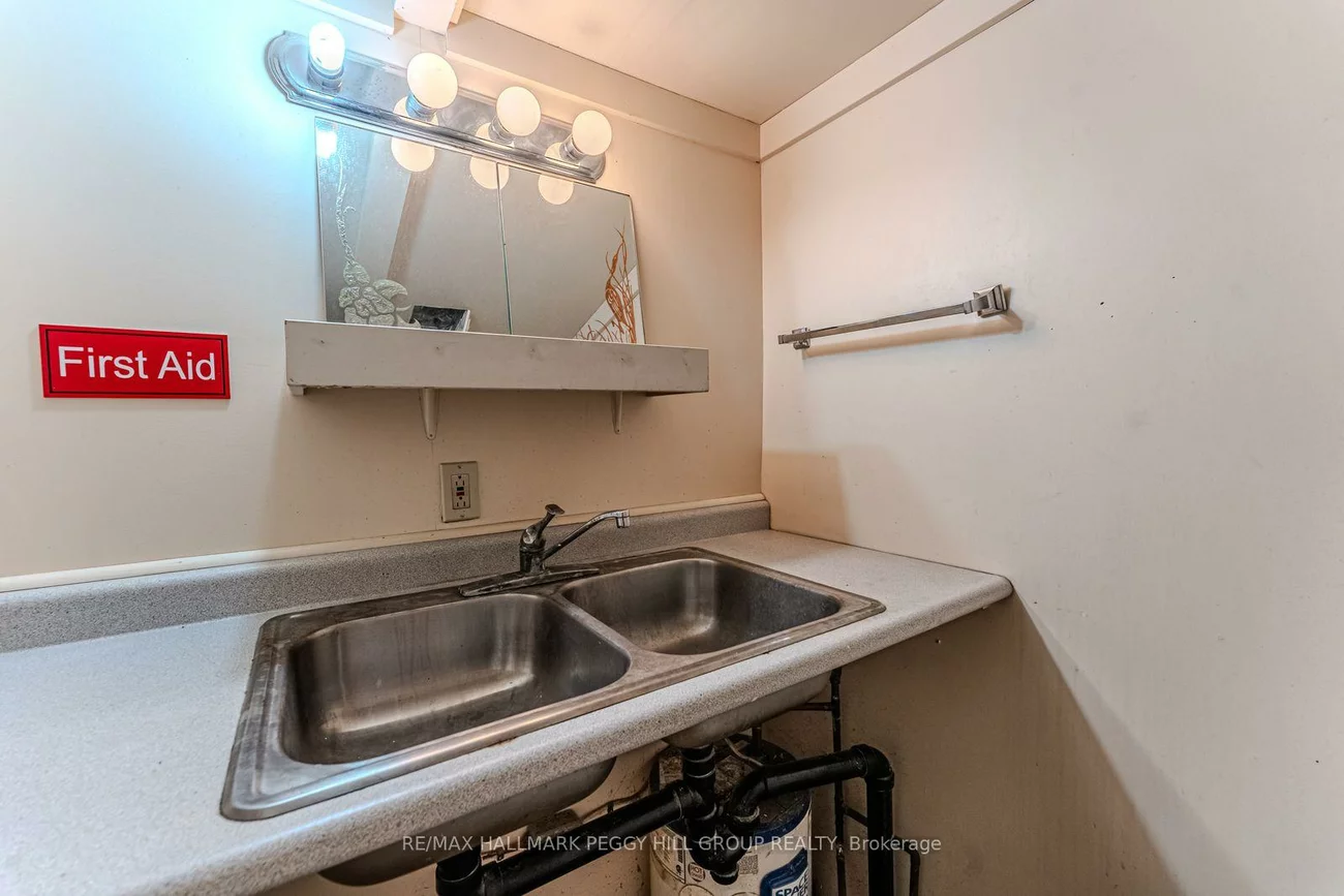 48, Ellen, City Centre, Barrie