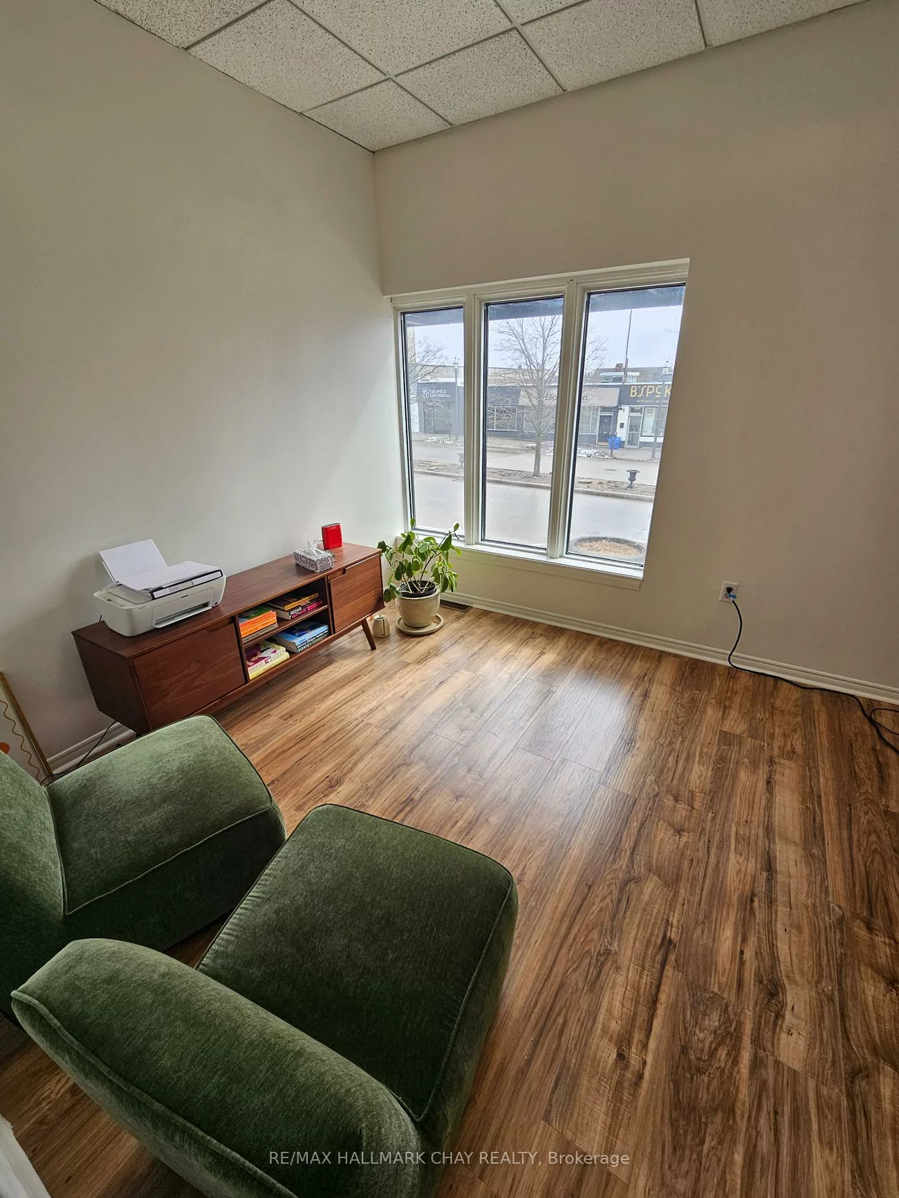 60, Collier, City Centre, Barrie