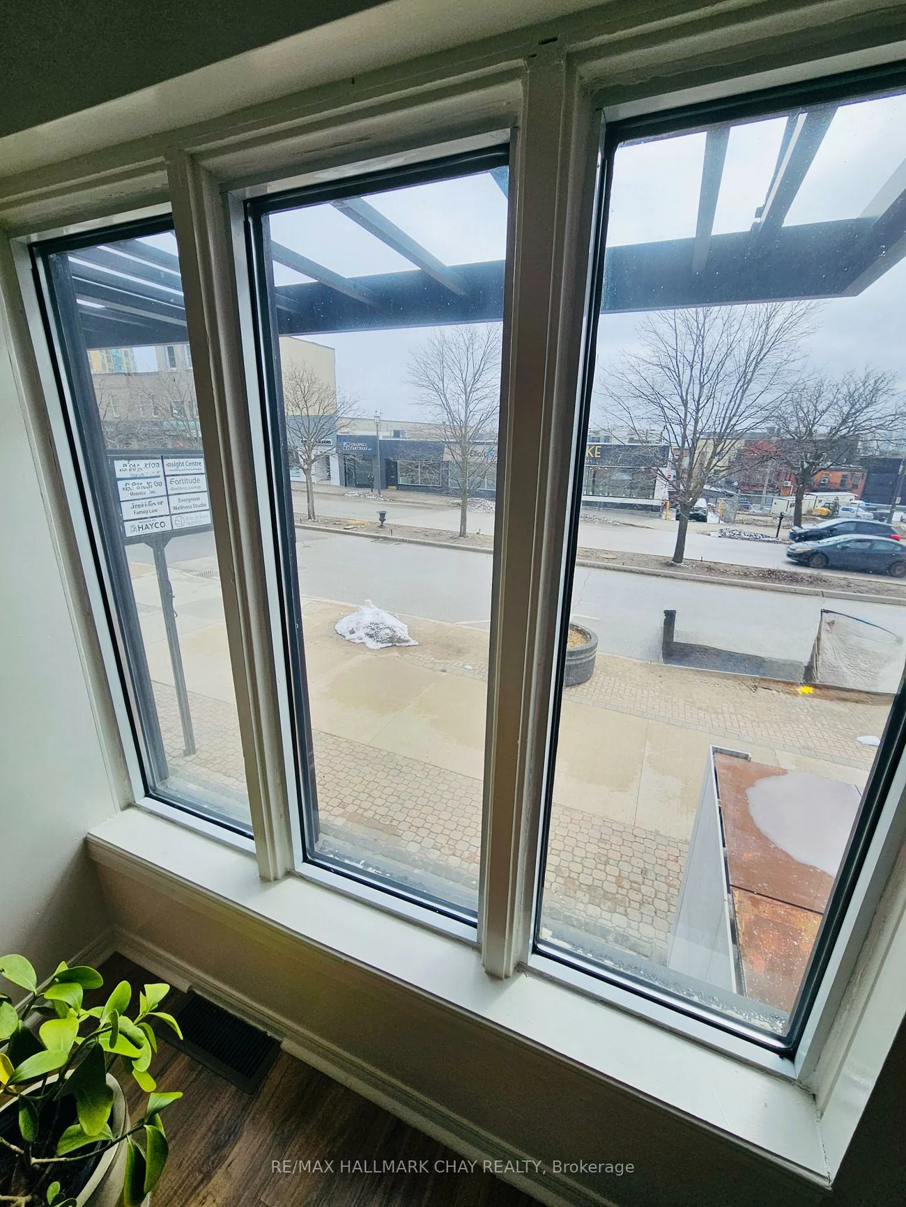 60, Collier, City Centre, Barrie