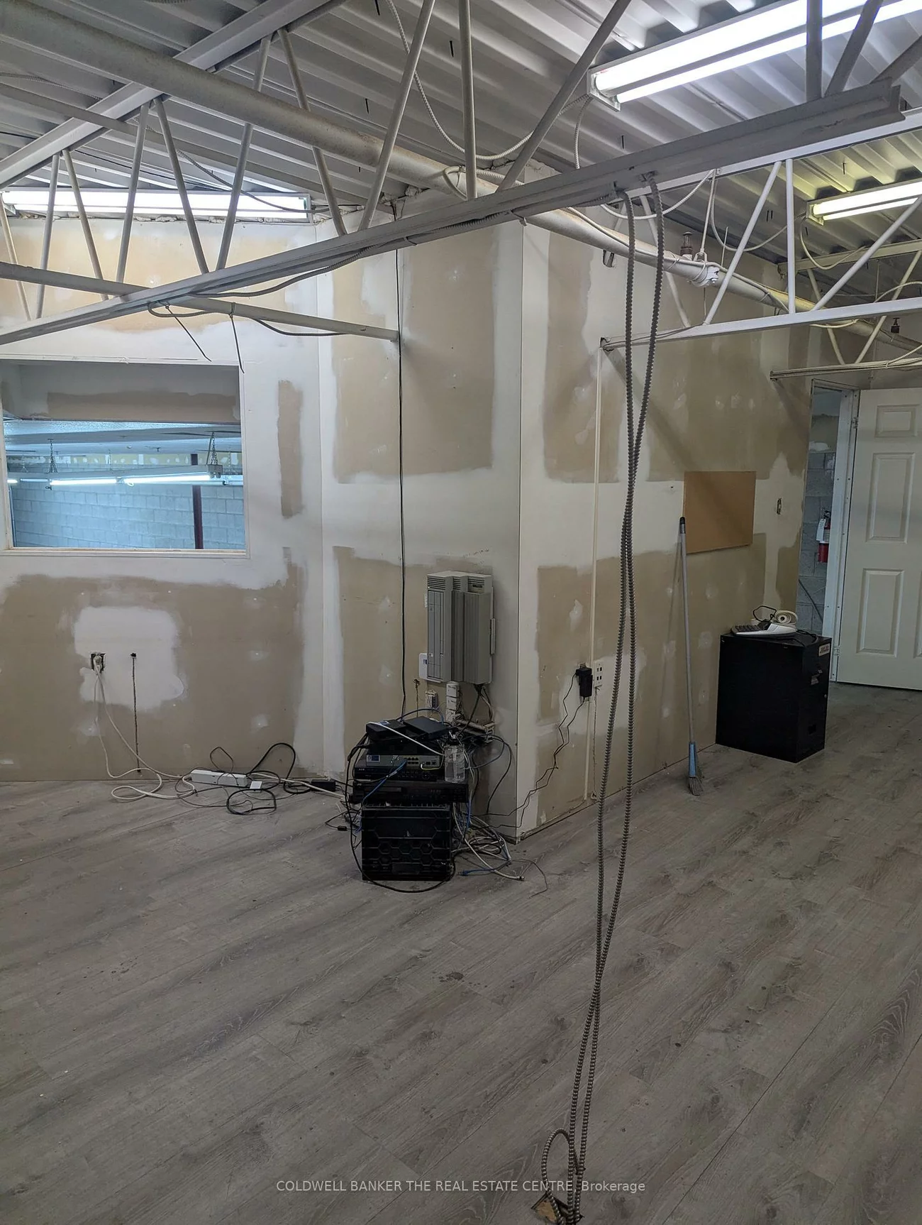 25, Saunders, 400 East, Barrie